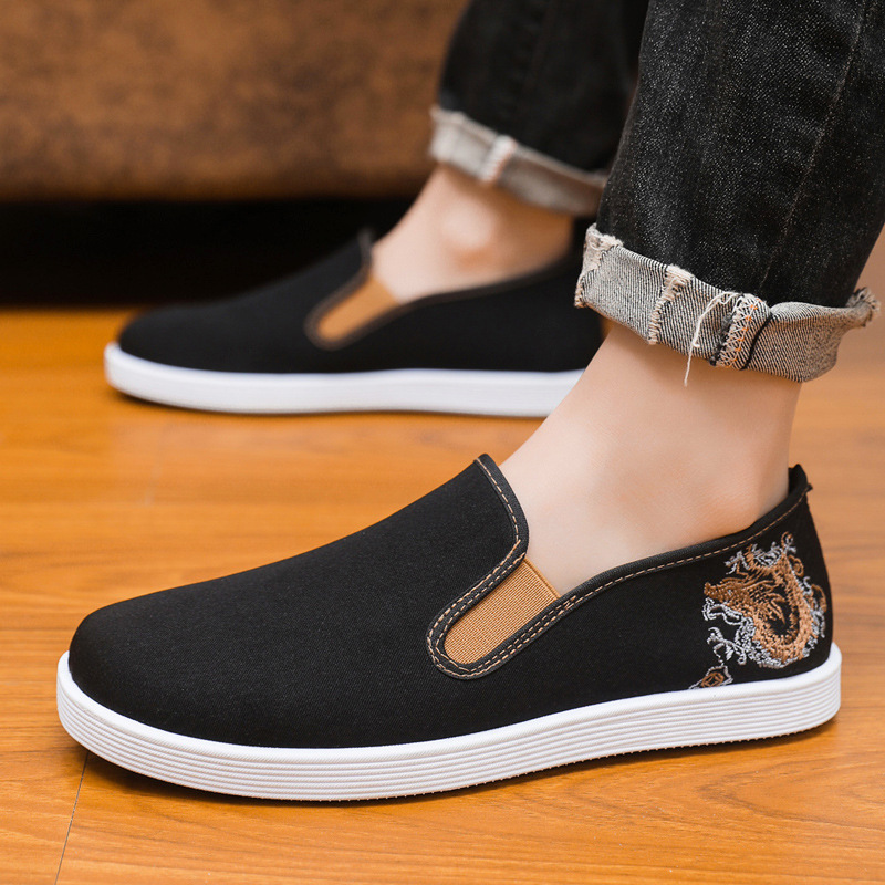 China-Chic Embroidery 24 year new style one foot plush thickened old Beijing men's shoes single cotton comfortable breathable casual
