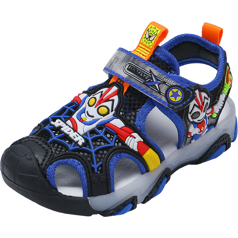 Children's sandals 2022 summer new anti kick with light toe cap sandals boys' shoes primary and secondary school students' sandals Children's sandals 2022 summer new anti kick with light toe cap sandals boys' shoes primary and secondary school students' sandals