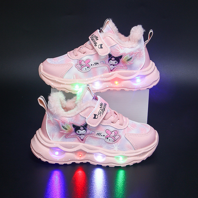 Kuromi girls' sports shoes with lights, 2024 autumn new item, children's leather surface, middle and small children's non slip soft sole running shoes Kuromi girls' sports shoes with lights, 2024 autumn new item, children's leather surface, middle and small children's non slip soft sole running shoes