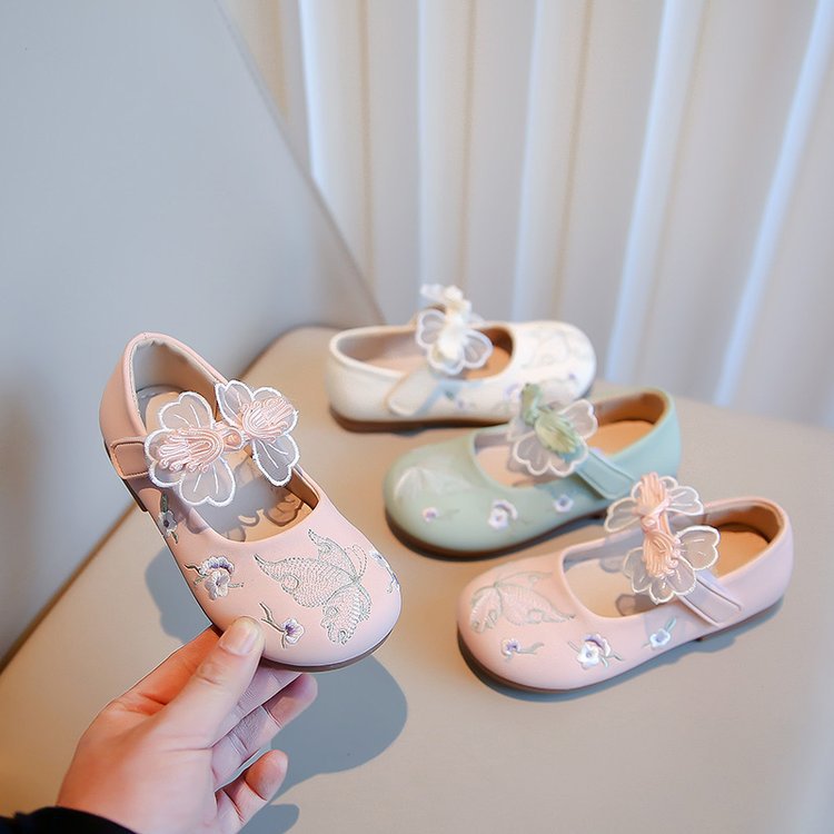 Girls' shoes summer new Hanfu children's leather shoes Chinese ancient style student embroidered shoes princess shoes Girls' shoes summer new Hanfu children's leather shoes Chinese ancient style student embroidered shoes princess shoes