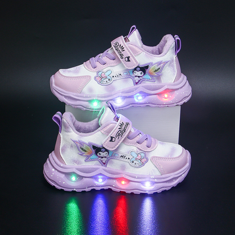 Kuromi girls' sports shoes with lights, 2024 autumn new item, children's leather surface, middle and small children's non slip soft sole running shoes Kuromi girls' sports shoes with lights, 2024 autumn new item, children's leather surface, middle and small children's non slip soft sole running shoes