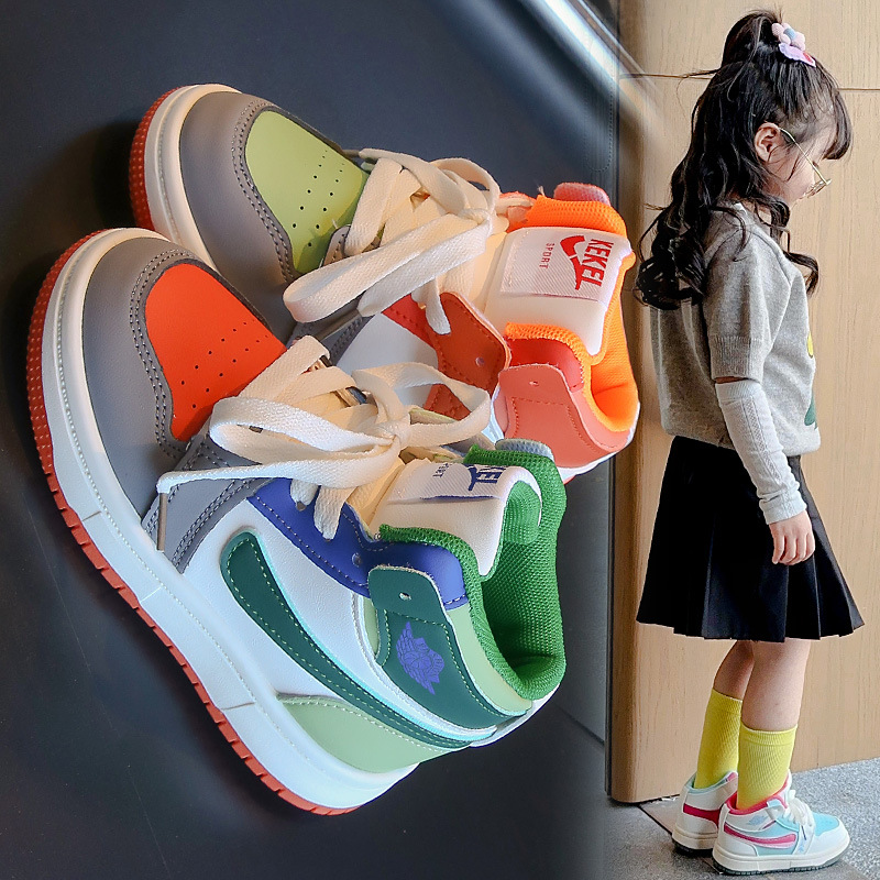 Girls' board shoes 2024 autumn new item, light and soft soled sports shoes for middle-aged and young girls, fashionable board shoes for elementary school students