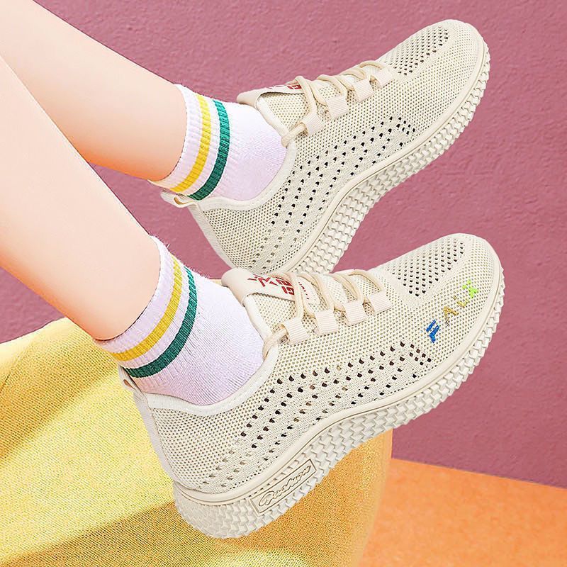 New Women's Lightweight and Breathable Flyknit Mesh Shoes Flat Heels Soft Bottom Casual Shoes Fashionable and Versatile Sports Shoes for Women