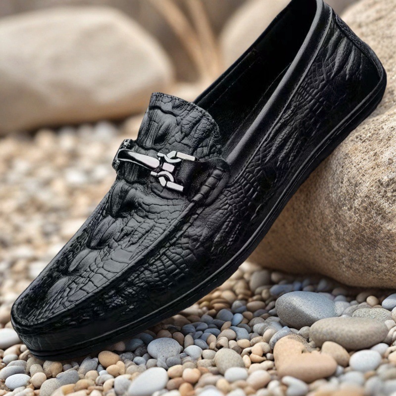 Flat casual shoes for men in summer with crocodile pattern, lazy and easy to step on. Bean shoes, lightweight and soft soled, British leather shoes, cross-border