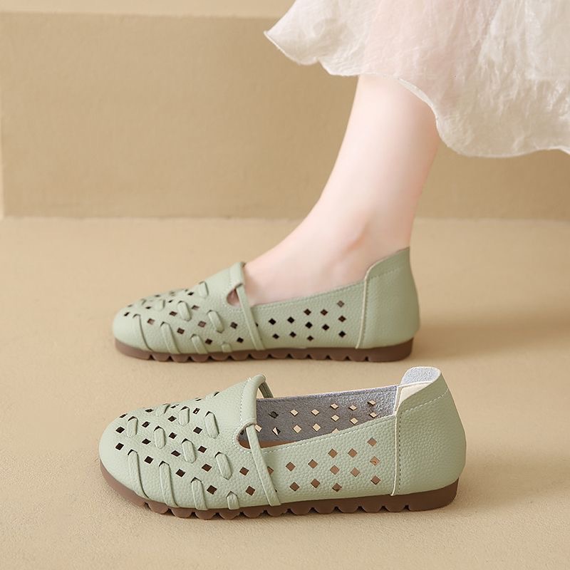 Soft soled soft surface hollowed out mom's shoes for the summer of 2025, new comfortable woven fabric casual sandals, perforated shoes for women Soft soled soft surface hollowed out mom's shoes for the summer of 2025, new comfortable woven fabric casual sandals, perforated shoes for women