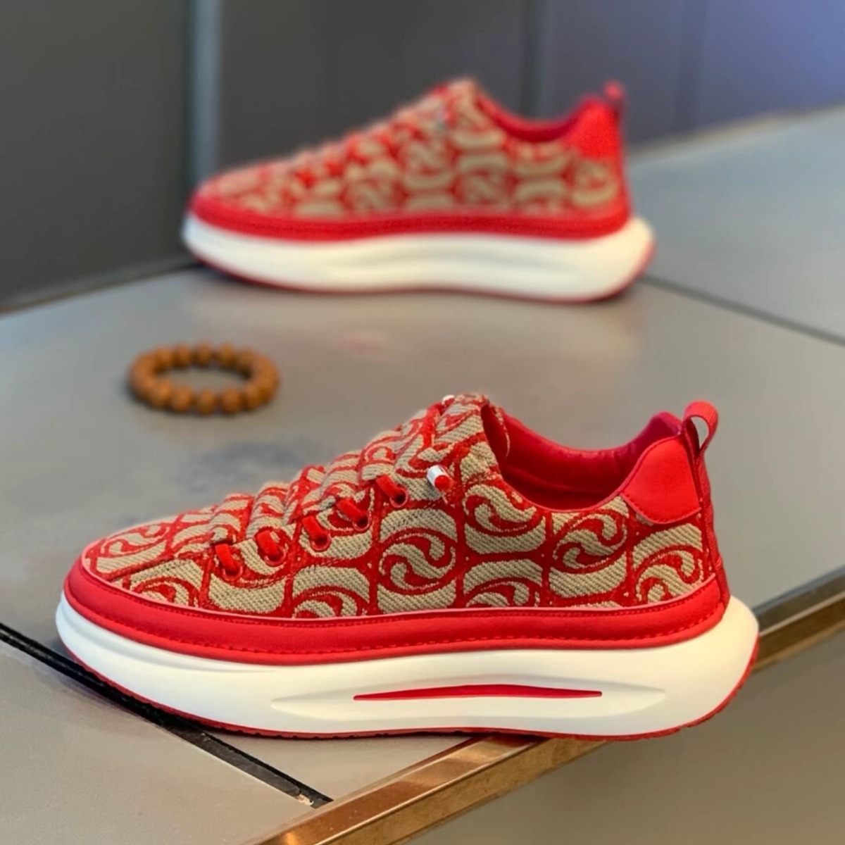 Cross border Fashion Men's Shoes Spring/Summer 2024 New Cloth Top Breathable Shake Sound Explosive Leisure Shoes Wholesale