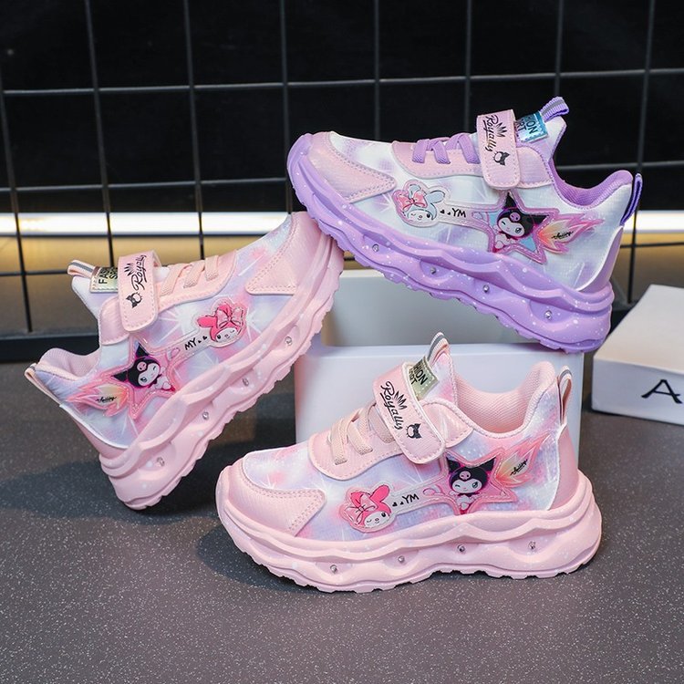 Kuromi girls' sports shoes with lights, 2024 autumn new item, children's leather surface, middle and small children's non slip soft sole running shoes Kuromi girls' sports shoes with lights, 2024 autumn new item, children's leather surface, middle and small children's non slip soft sole running shoes