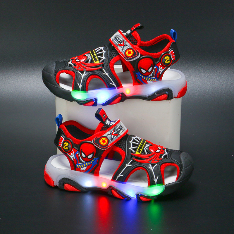 Children's sandals 2022 summer new anti kick with light toe cap sandals boys' shoes primary and secondary school students' sandals Children's sandals 2022 summer new anti kick with light toe cap sandals boys' shoes primary and secondary school students' sandals