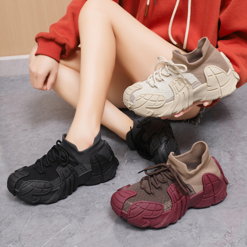 Internet celebrity casual socks and shoes 2025 summer new fly woven breathable sports and leisure shoes women's fashionable and versatile trendy shoes