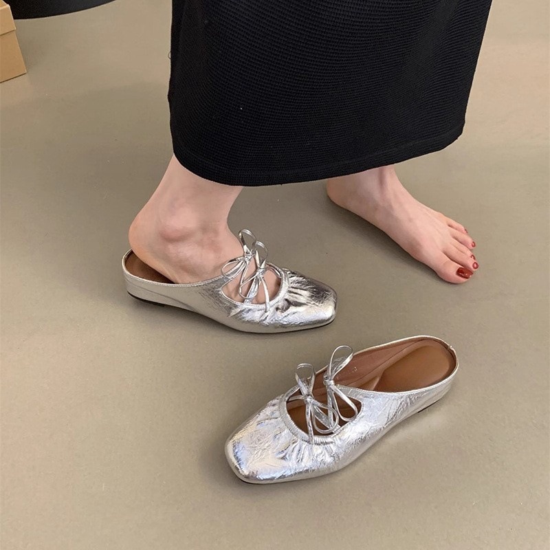 Female summer wearing silver sandals with a French style fairy style and sloping heel, thick soled single shoes with an inner height increase and a toe cap Female summer wearing silver sandals with a French style fairy style and sloping heel, thick soled single shoes with an inner height increase and a toe cap