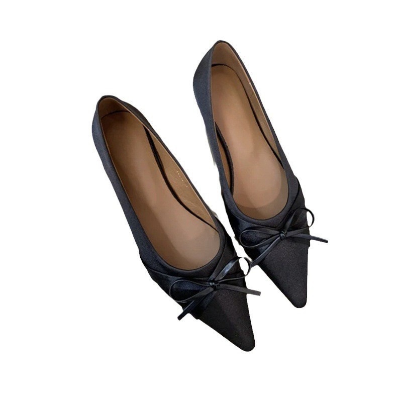 Exquisite bow pointed single shoes for women 2024 new French style non tiring commuting shallow mouth flat shoes Exquisite bow pointed single shoes for women 2024 new French style non tiring commuting shallow mouth flat shoes