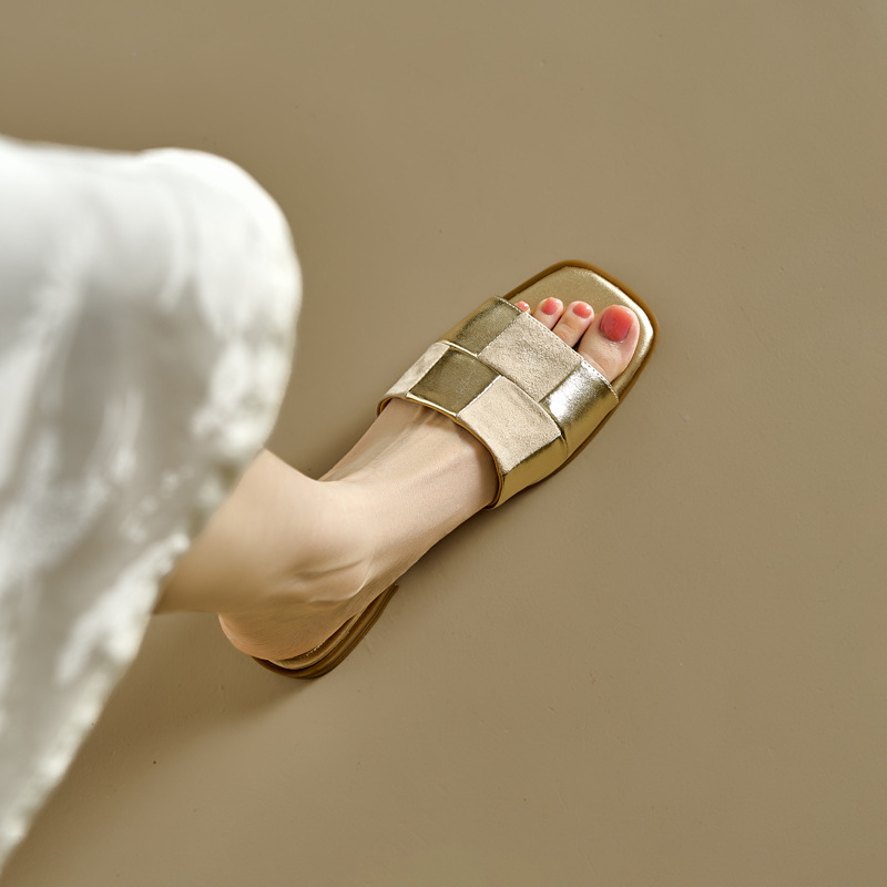 French Gold Flat Slippers for Women 2025 New Summer Outerwear Weaving Exquisite Soft Bottom Comfortable Open toed Cool Slippers French Gold Flat Slippers for Women 2025 New Summer Outerwear Weaving Exquisite Soft Bottom Comfortable Open toed Cool Slippers