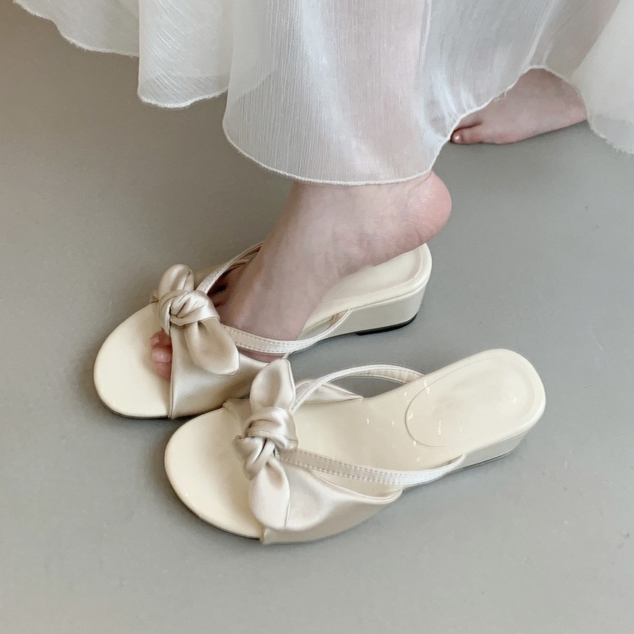 Slope heel leopard print slippers for women's summer outdoor wear, new French style dress with bow tie, cool slippers, vacation fairy style beach shoes Slope heel leopard print slippers for women's summer outdoor wear, new French style dress with bow tie, cool slippers, vacation fairy style beach shoes