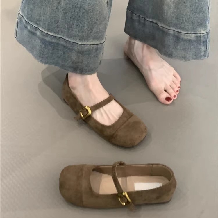 Gentle fairy style Mary Jane shoes for autumn 2024, elegant French temperament, paired with a skirt, shallow mouth, one line evening shoes Gentle fairy style Mary Jane shoes for autumn 2024, elegant French temperament, paired with a skirt, shallow mouth, one line evening shoes