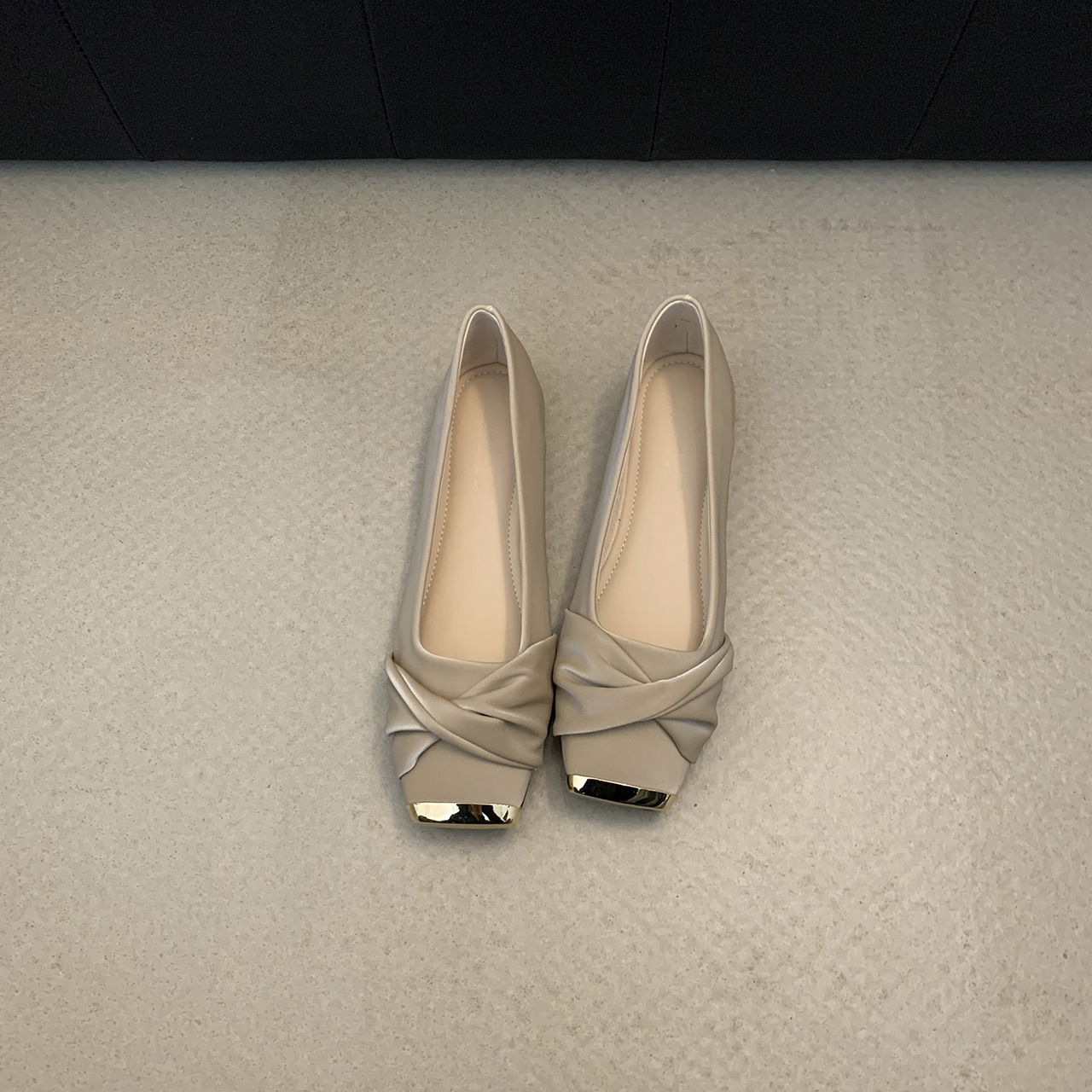 Design sense square toe flat bottomed low order shoes for women's spring and autumn new style with skirt temperament grandma shoes