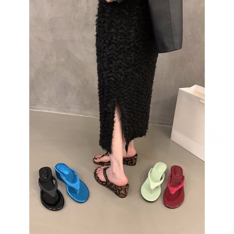 Slope heel high-heeled flip flops, women's shoes for outdoor wear, 2025 summer leopard print flip flops, small cool sandals, red sandals Slope heel high-heeled flip flops, women's shoes for outdoor wear, 2025 summer leopard print flip flops, small cool sandals, red sandals