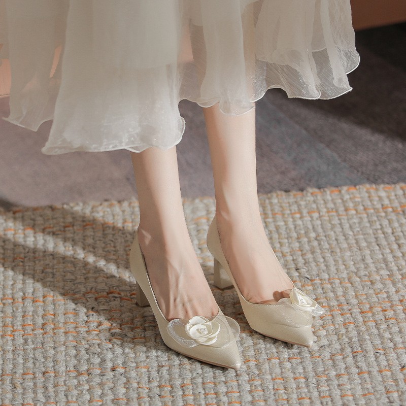 Camellia wedding shoes for women, thick heels that are not tiring, shallow mouth, pointed and elegant engagement high heels, suitable for daily wear in autumn Camellia wedding shoes for women, thick heels that are not tiring, shallow mouth, pointed and elegant engagement high heels, suitable for daily wear in autumn
