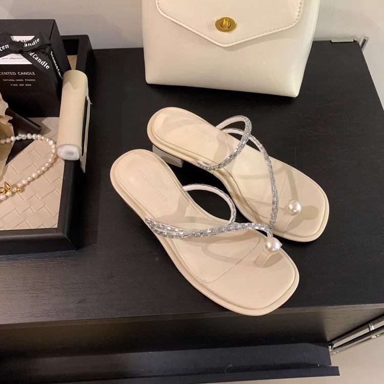Design sense 2024 new single line slim diamond high-heeled sandals for women with thick heels and pearl toe covers Design sense 2024 new single line slim diamond high-heeled sandals for women with thick heels and pearl toe covers