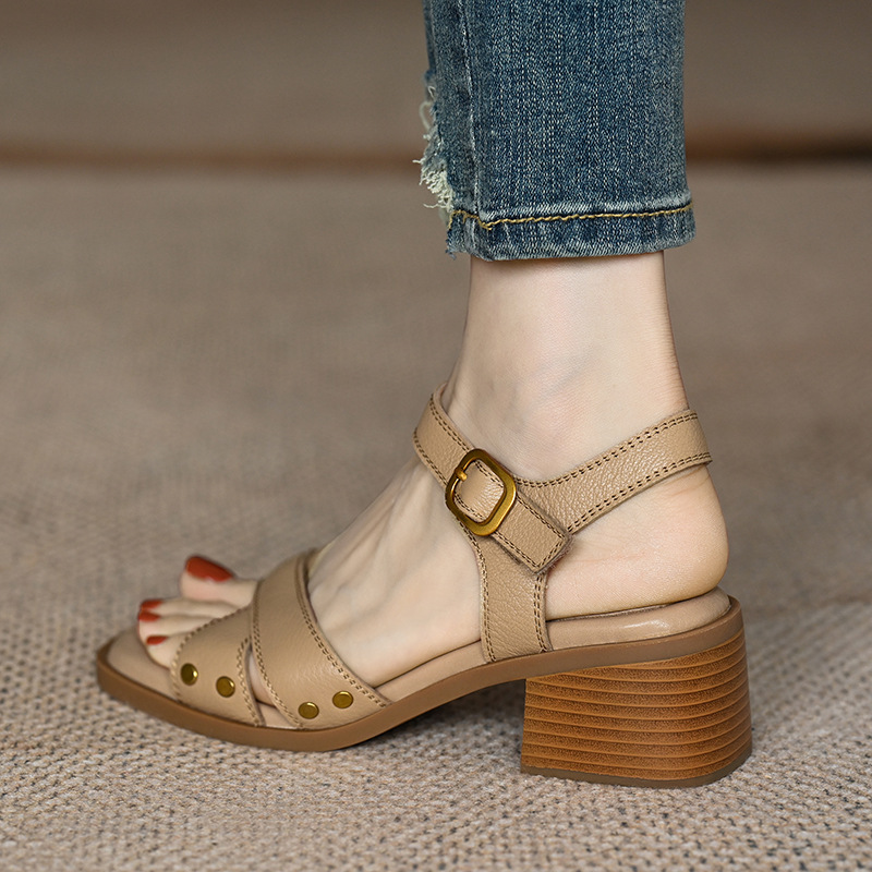 French style mid heeled open toed sandals for women in summer, with cross straps for commuting and thick heels for women