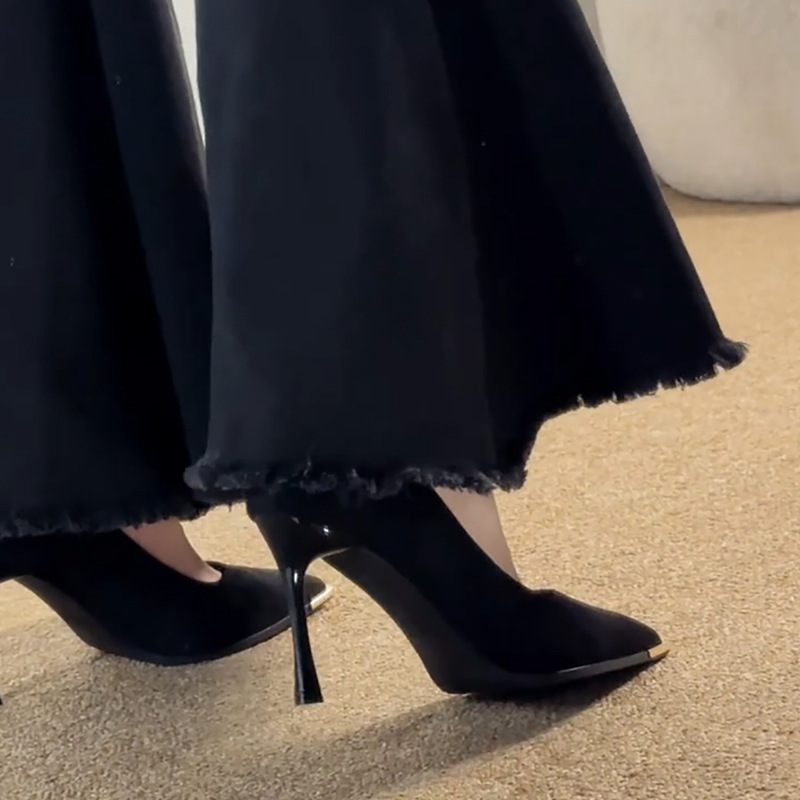 Black high-heeled shoes with a female design sense, metal pointed thin heels, versatile for professional commuting, and non tiring single shoes Black high-heeled shoes with a female design sense, metal pointed thin heels, versatile for professional commuting, and non tiring single shoes