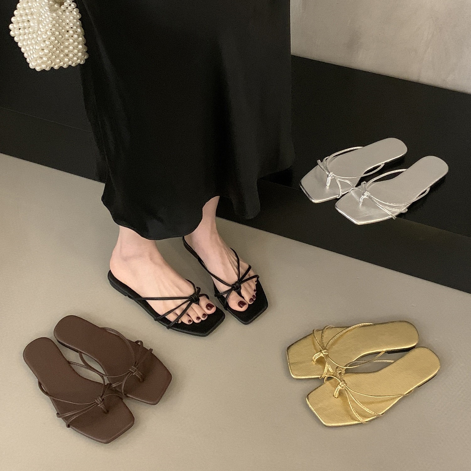 Korean version flat bottomed flip flops, fairy shoes for outerwear, 2025 new summer beach sandals, silver sandals