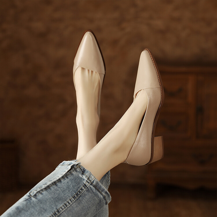 Low heeled women's shoes 2023 spring new item, thick heeled soft leather shoes, soft soled four season shoes, simple and shallow single shoe Low heeled women's shoes 2023 spring new item, thick heeled soft leather shoes, soft soled four season shoes, simple and shallow single shoe