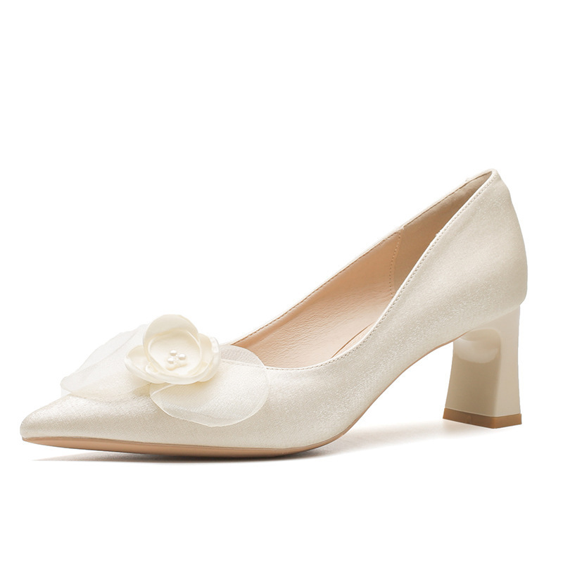 Camellia wedding shoes for women, thick heels that are not tiring, shallow mouth, pointed and elegant engagement high heels, suitable for daily wear in autumn Camellia wedding shoes for women, thick heels that are not tiring, shallow mouth, pointed and elegant engagement high heels, suitable for daily wear in autumn