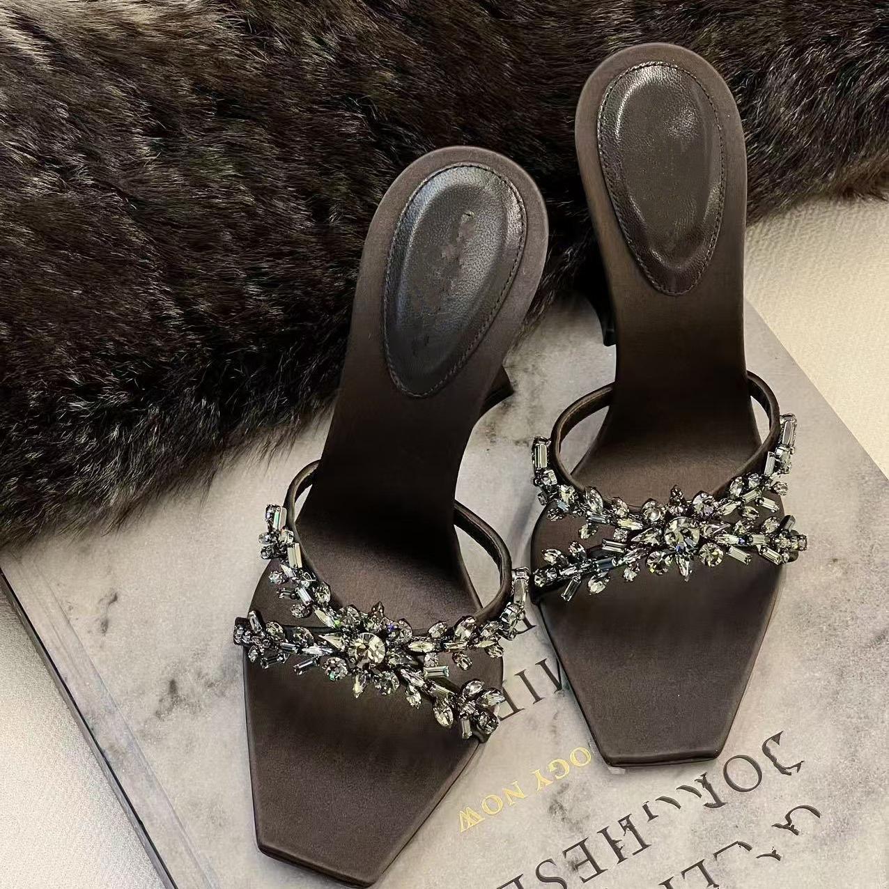 2025 Summer New Square Head Water Diamond Strap Sandals for Women, Coarse Heels, Open toed High Heels, Slippers, Yangshulin Half Dragged 2025 Summer New Square Head Water Diamond Strap Sandals for Women, Coarse Heels, Open toed High Heels, Slippers, Yangshulin Half Dragged