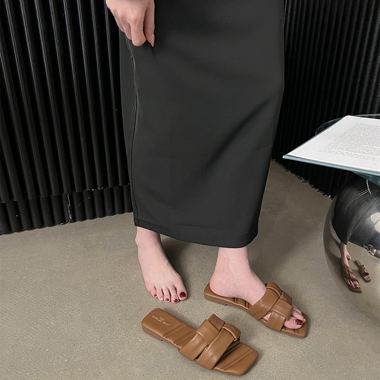 This design is fantastic! Bare toed square toe woven flat bottom slippers for women wearing outdoors 2023 summer soft bottom beach sandals This design is fantastic! Bare toed square toe woven flat bottom slippers for women wearing outdoors 2023 summer soft bottom beach sandals