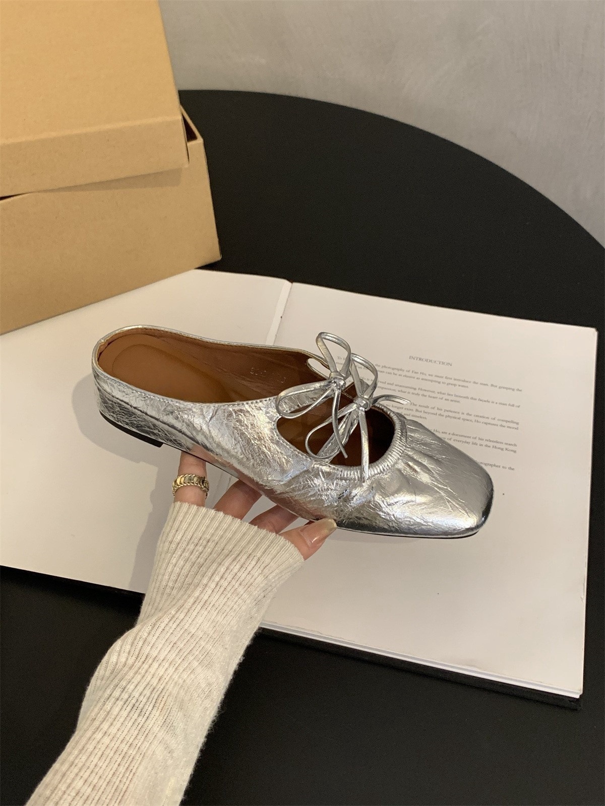 Female summer wearing silver sandals with a French style fairy style and sloping heel, thick soled single shoes with an inner height increase and a toe cap Female summer wearing silver sandals with a French style fairy style and sloping heel, thick soled single shoes with an inner height increase and a toe cap