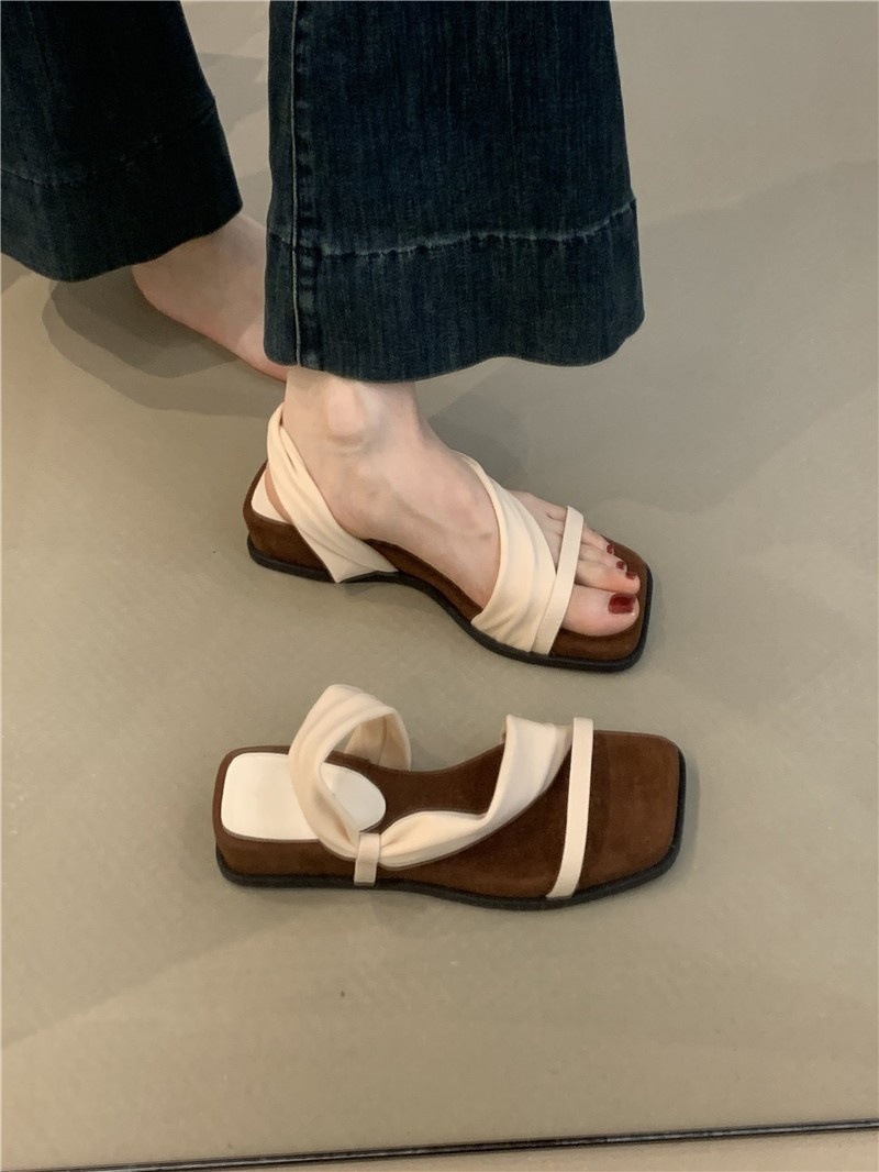 Thick soled square toe retro one-piece sandals for women's outdoor wear in summer 2025, paired with a skirt for casual two on Roman sandals Thick soled square toe retro one-piece sandals for women's outdoor wear in summer 2025, paired with a skirt for casual two on Roman sandals