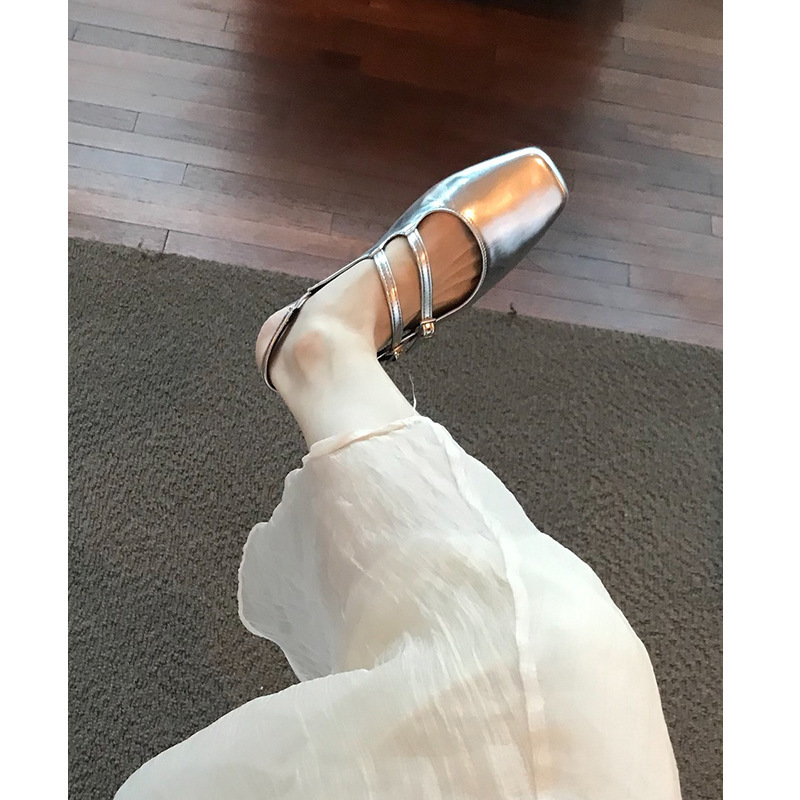 French style low heeled silver Mary Jane shoes with square toe and thick heel sandals, women's fairy style, evening style, empty single shoes French style low heeled silver Mary Jane shoes with square toe and thick heel sandals, women's fairy style, evening style, empty single shoes