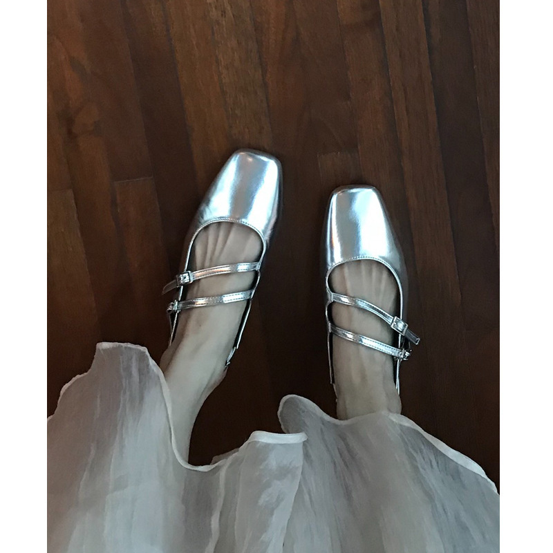French style low heeled silver Mary Jane shoes with square toe and thick heel sandals, women's fairy style, evening style, empty single shoes French style low heeled silver Mary Jane shoes with square toe and thick heel sandals, women's fairy style, evening style, empty single shoes