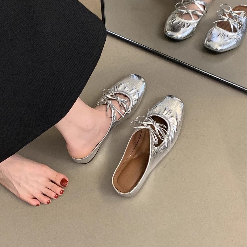 Female summer wearing silver sandals with a French style fairy style and sloping heel, thick soled single shoes with an inner height increase and a toe cap Female summer wearing silver sandals with a French style fairy style and sloping heel, thick soled single shoes with an inner height increase and a toe cap