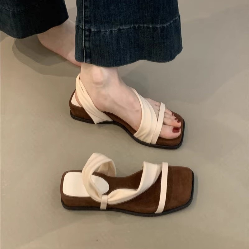 Thick soled square toe retro one-piece sandals for women's outdoor wear in summer 2025, paired with a skirt for casual two on Roman sandals