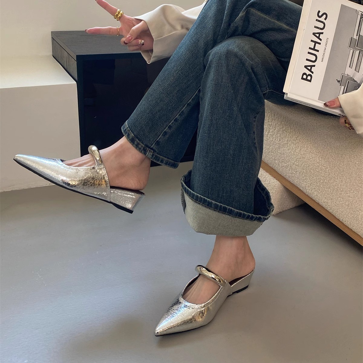 Temperament pointed metal flat toe half slipper with toe cover 2025 new style wedge heel and mid heel M ü ller shoes thick soled women's sandals Temperament pointed metal flat toe half slipper with toe cover 2025 new style wedge heel and mid heel M ü ller shoes thick soled women's sandals