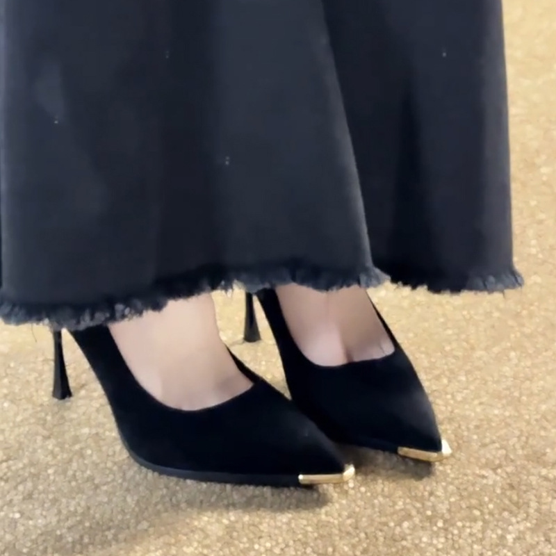 Black high-heeled shoes with a female design sense, metal pointed thin heels, versatile for professional commuting, and non tiring single shoes Black high-heeled shoes with a female design sense, metal pointed thin heels, versatile for professional commuting, and non tiring single shoes