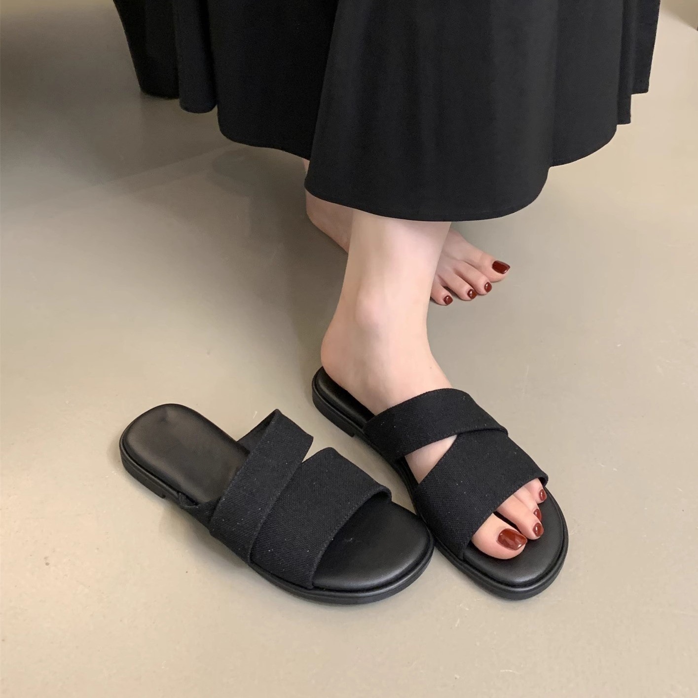 Flat slippers for women's summer outdoor wear, 2025 new style, simple and casual, lazy beach vacation style, straight drag beach shoes Flat slippers for women's summer outdoor wear, 2025 new style, simple and casual, lazy beach vacation style, straight drag beach shoes
