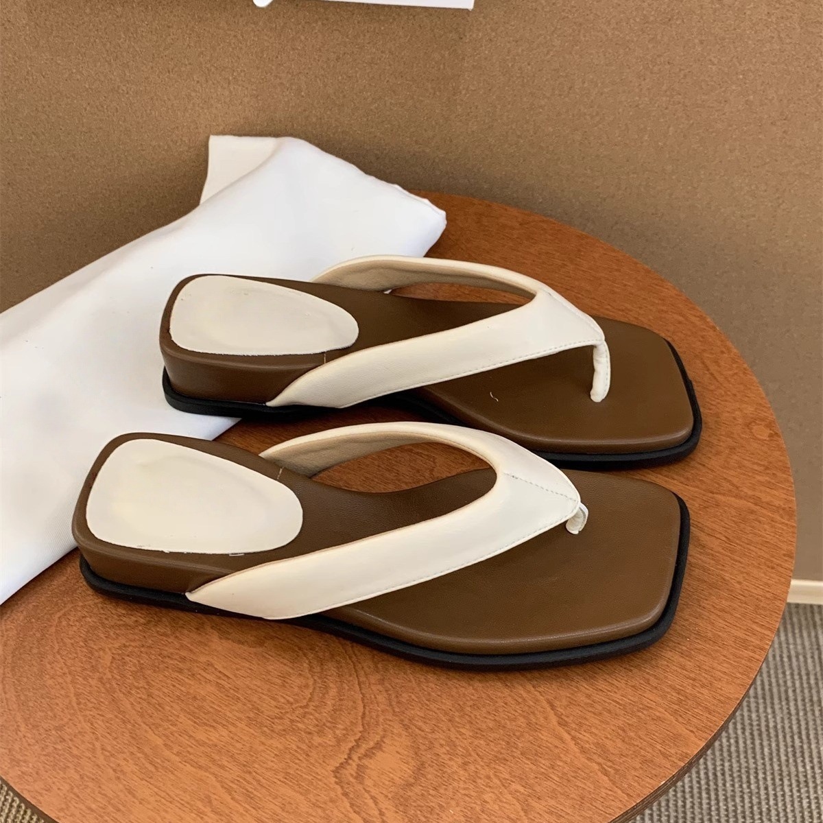 Silver slippers for women's summer outdoor wear, new soft thick soled flip flops, French style stunning clip toe sandals, vacation beach shoes Silver slippers for women's summer outdoor wear, new soft thick soled flip flops, French style stunning clip toe sandals, vacation beach shoes