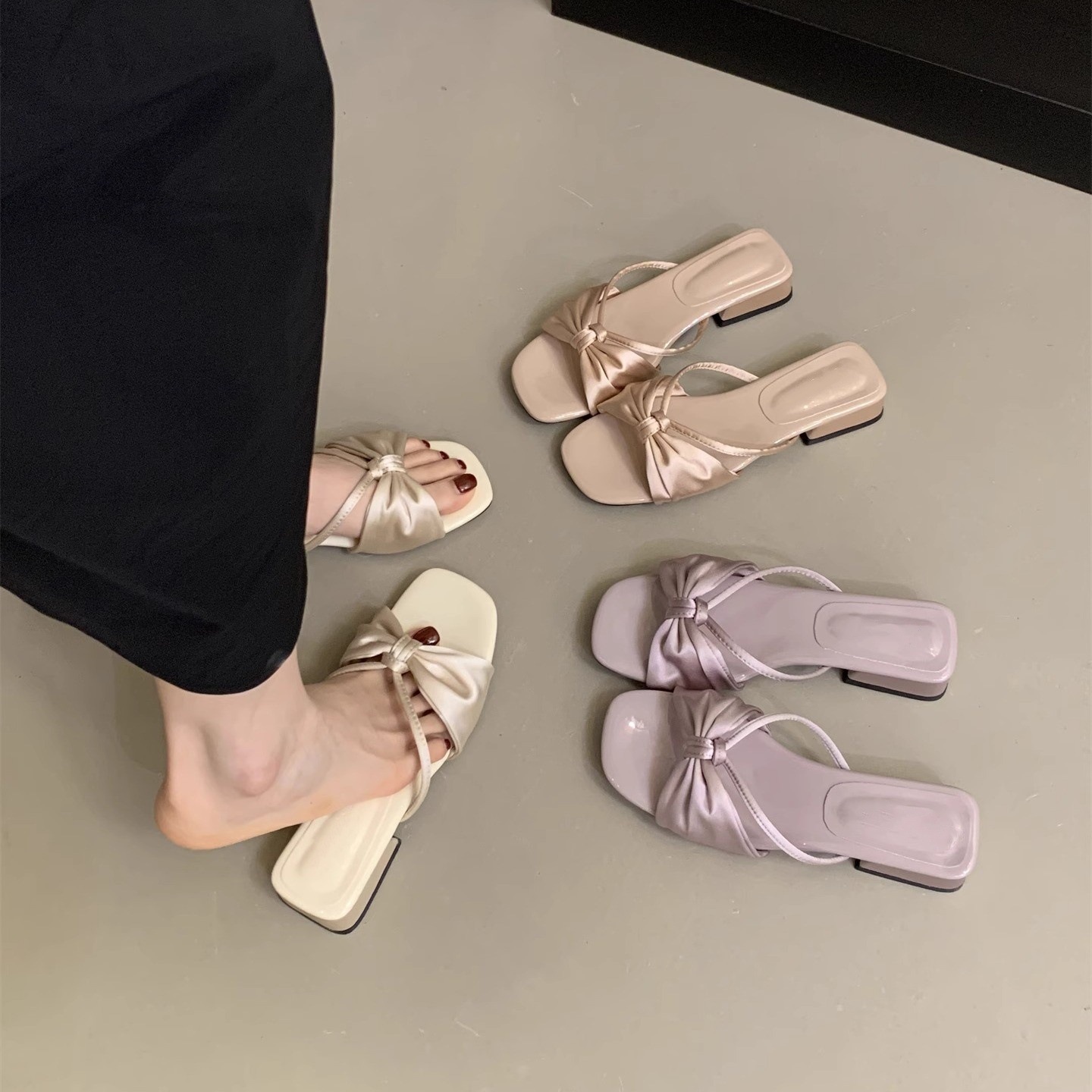 French style stunning slippers for women's summer wear, 2025 new fairy bow, straight drag thick heel matching skirt, beach sandals