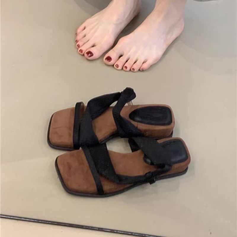 Thick soled square toe retro one-piece sandals for women's outdoor wear in summer 2025, paired with a skirt for casual two on Roman sandals Thick soled square toe retro one-piece sandals for women's outdoor wear in summer 2025, paired with a skirt for casual two on Roman sandals