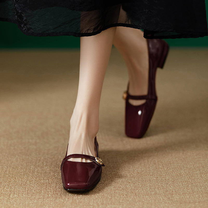 French retro square toe low heel camellia Mary Jane shoes for women, versatile 2025 Spring and Autumn new coarse single shoes French retro square toe low heel camellia Mary Jane shoes for women, versatile 2025 Spring and Autumn new coarse single shoes