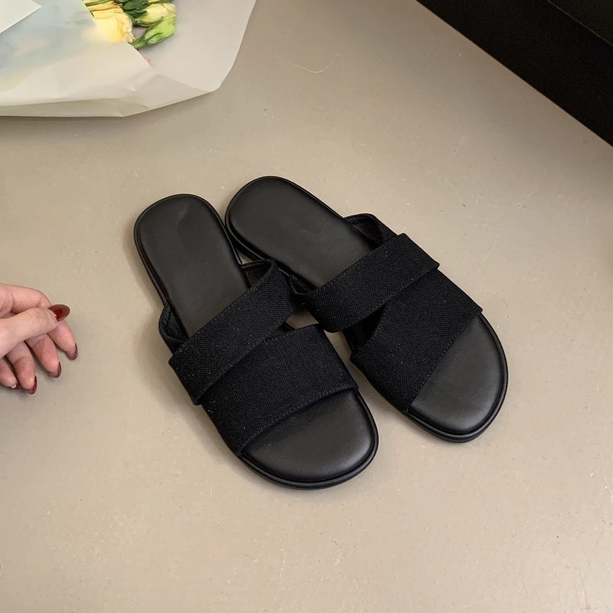 Flat slippers for women's summer outdoor wear, 2025 new style, simple and casual, lazy beach vacation style, straight drag beach shoes Flat slippers for women's summer outdoor wear, 2025 new style, simple and casual, lazy beach vacation style, straight drag beach shoes