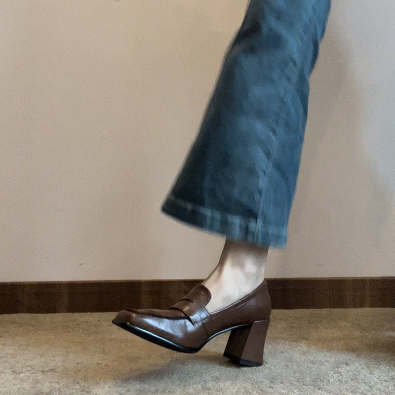 Thick heeled shoes for women's autumn 2023 new black British style loafers with temperament square toe single shoes