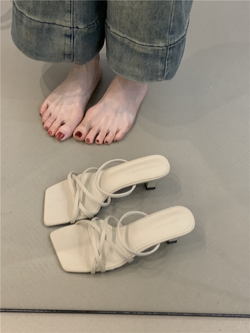 French niche high-heeled sandals for summer 2025, retro red thin strap, Roman fashion, open toed slim heel sandals French niche high-heeled sandals for summer 2025, retro red thin strap, Roman fashion, open toed slim heel sandals