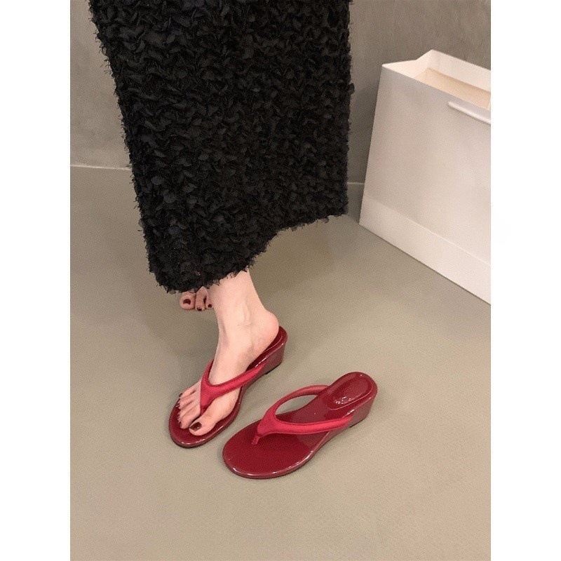 Slope heel high-heeled flip flops, women's shoes for outdoor wear, 2025 summer leopard print flip flops, small cool sandals, red sandals Slope heel high-heeled flip flops, women's shoes for outdoor wear, 2025 summer leopard print flip flops, small cool sandals, red sandals