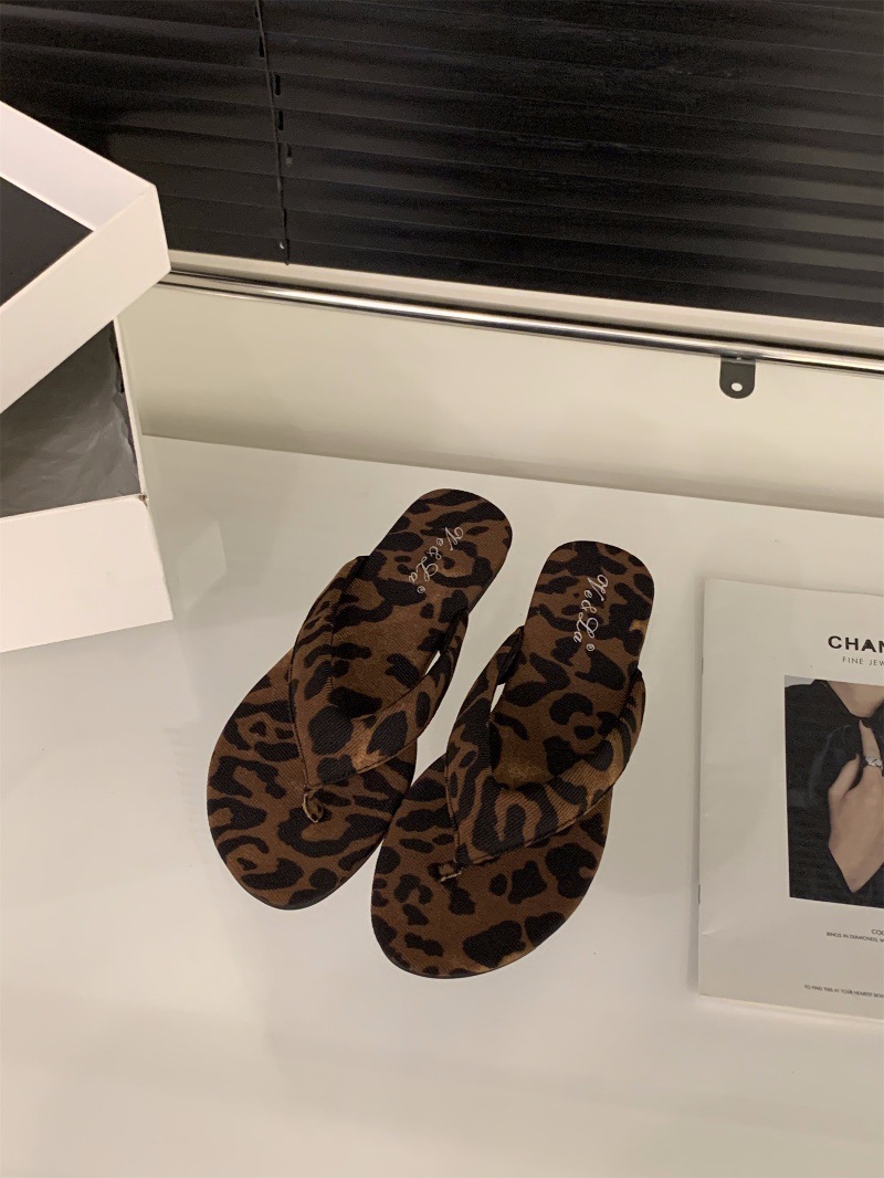 Flat bottomed leopard print flip flops women's shoes 2024 summer outdoor beach French style sandals red sandals Flat bottomed leopard print flip flops women's shoes 2024 summer outdoor beach French style sandals red sandals