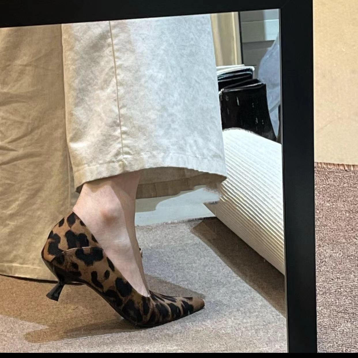 2024 autumn and winter new pointed shallow mouth high heels leopard print fashion versatile temperament commuting low heel kitten order shoes 2024 autumn and winter new pointed shallow mouth high heels leopard print fashion versatile temperament commuting low heel kitten order shoes