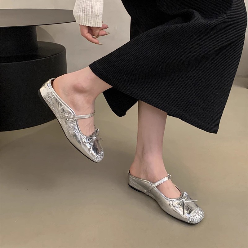 Female summer wearing silver sandals with a French style fairy style and sloping heel, thick soled single shoes with an inner height increase and a toe cap Female summer wearing silver sandals with a French style fairy style and sloping heel, thick soled single shoes with an inner height increase and a toe cap