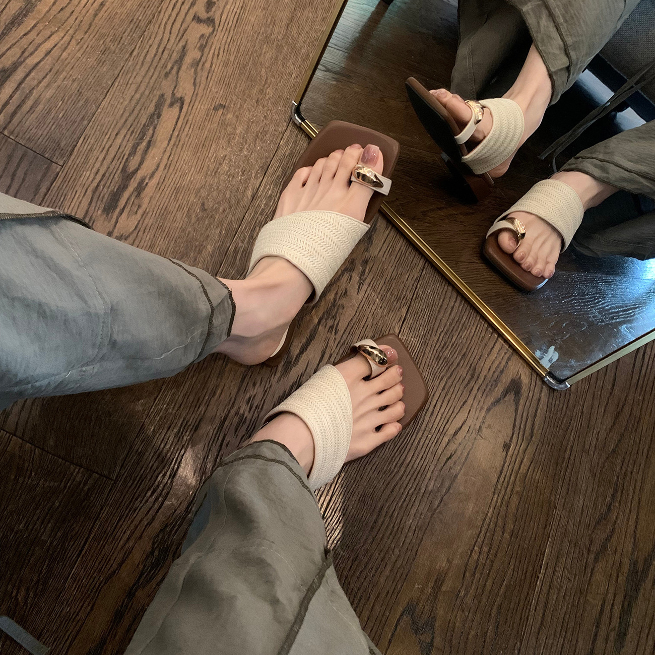 Coarse heel vacation style grass woven clip toe slippers for women's summer outdoor wear 2024 new French cool slippers Coarse heel vacation style grass woven clip toe slippers for women's summer outdoor wear 2024 new French cool slippers